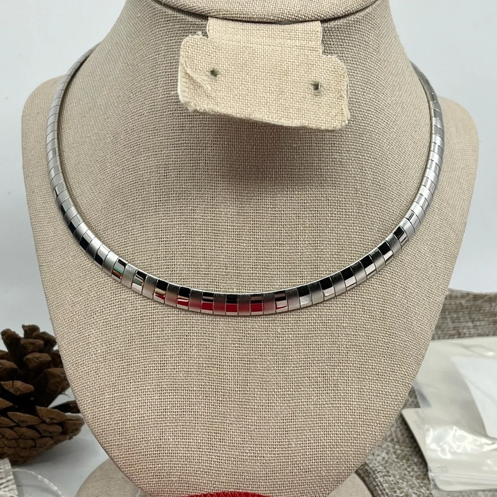 Vintage Kenneth Jay Lane Rhodium-Plated Omega Necklace with Original Box & Pouch - Picture 5 of 17